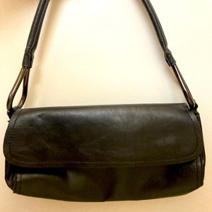 Shoulder black purse. Used a few times